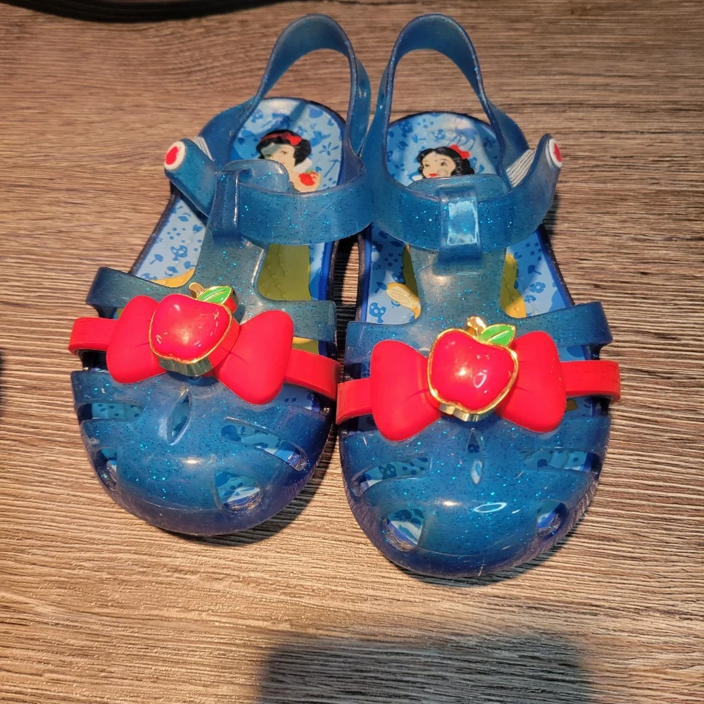 Crocs NWOT Snow White Isabella‎ Sandal W Dust Bag Size 7 Toddler